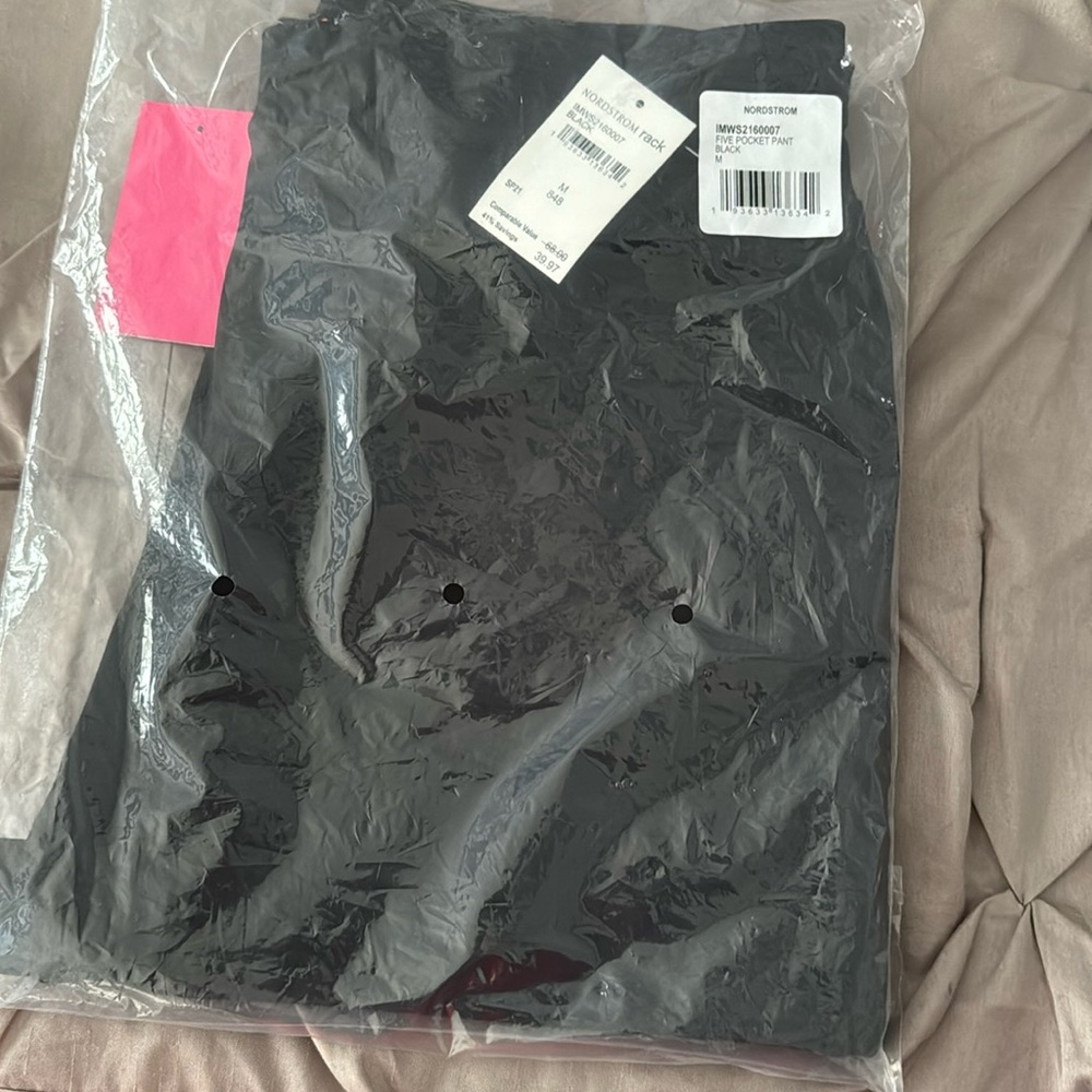 NWT Isaac Mizrahi black capris